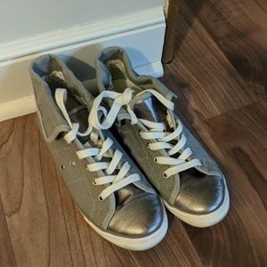 Gray midtops